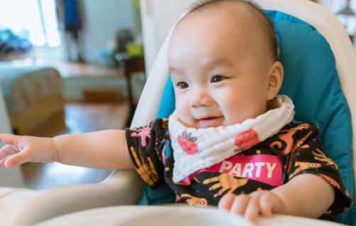 宝宝可以添加辅食的信号表 宝宝添加辅食需讲究原则