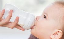 ​宝宝奶嘴需要经常更换 怎么判断奶嘴是否合适