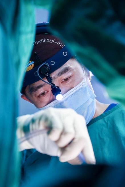 北京韩啸医生：为什么假体隆胸手术之后胸部疼痛