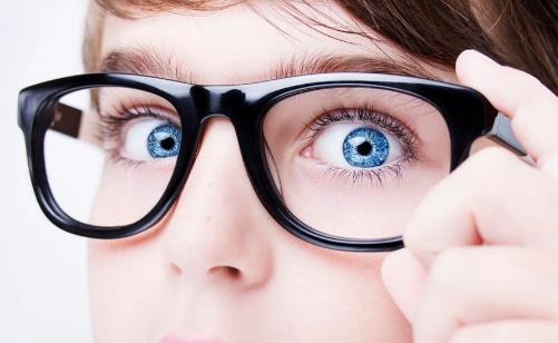 左右眼近视度数不同是怎么回事 近视能减轻吗