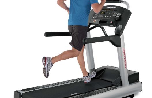 利用跑步机进行减肥 避免跑步机跑步伤膝盖的方法 