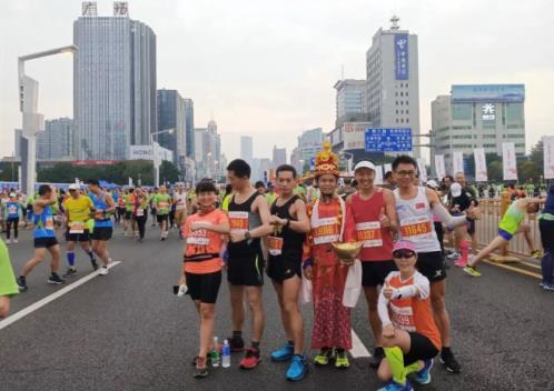 万人跑过的42公里万科“莞马”，环卫工清洁只花了10分钟？