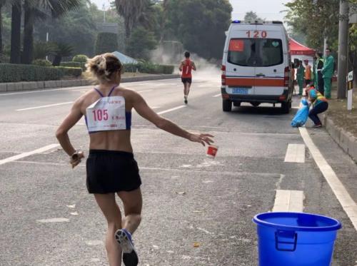 万人跑过的42公里万科“莞马”，环卫工清洁只花了10分钟？