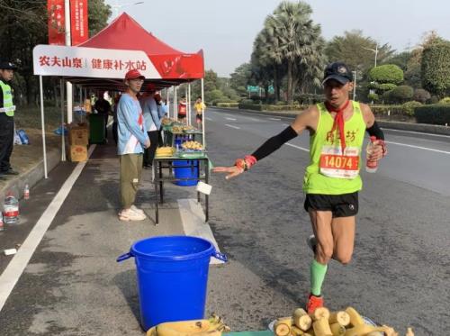 万人跑过的42公里万科“莞马”，环卫工清洁只花了10分钟？