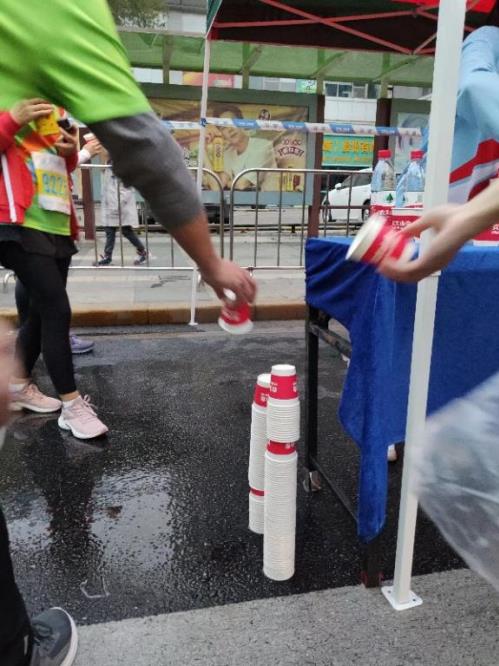 万人跑过的42公里万科“莞马”，环卫工清洁只花了10分钟？