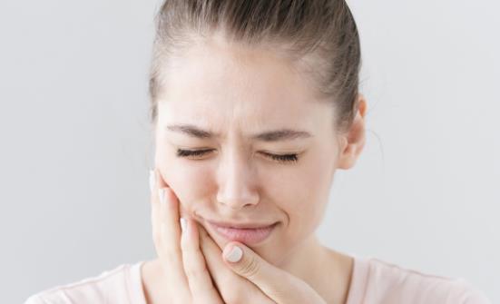 热姜水可以治疗牙周炎？出现这些症状警惕牙周炎