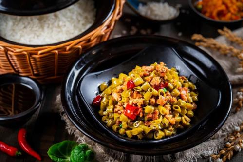 辛香汇餐饮集团旗下快餐品牌辛香汇Express“川味煲仔饭”登录福州