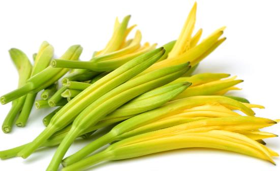 黄花菜被称为“健脑菜”，好处多，但有禁忌，吃不对或会引起中毒