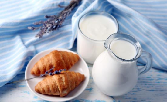 空腹到底能不能喝牛奶 常温奶和鲜奶营养一样吗