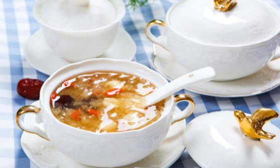 红枣银耳汤的家常配料 推荐几款不同配料的红枣银耳汤做法  