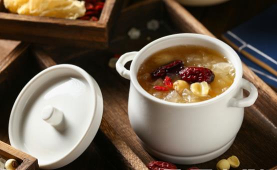 红枣银耳汤的家常配料 推荐几款不同配料的红枣银耳汤做法  