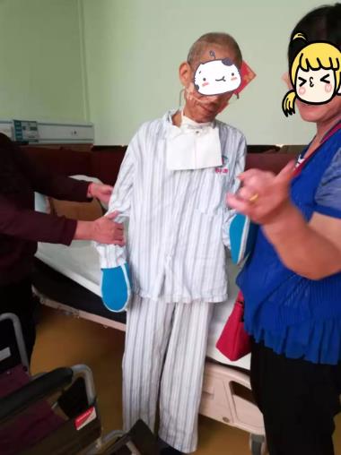 深圳龙城医院好不好【春暖回家路】新年患者送锦旗