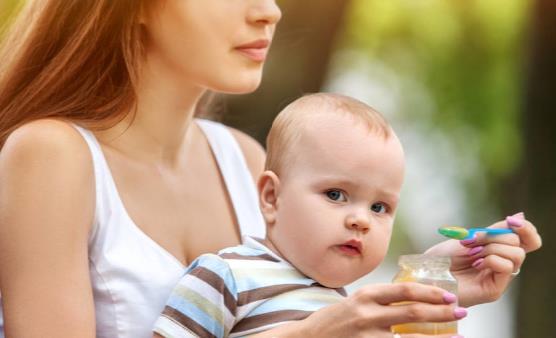 提前添加辅食的危害有哪些 宝宝辅食添加应遵循的原则