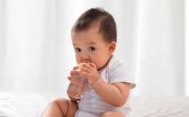 宝宝不爱喝水怎么办 宝宝不宜一次性大量喝水