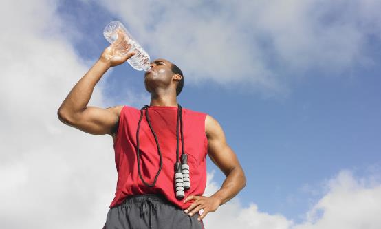各种各样的水 安全喝水就喝普通白开水