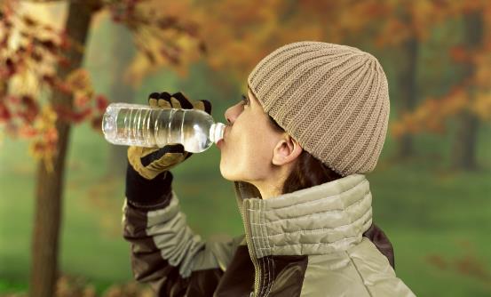 各种各样的水 安全喝水就喝普通白开水