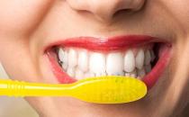 ​关于刷牙的5个误区 正确刷牙让你保持口气清新