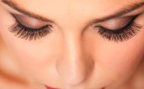 选对假睫毛打造迷人亮眼 究竟怎样正确配戴假睫毛呢