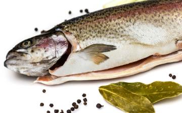 【鳟鱼】鳟鱼营养价值_功效与作用_营养成分_食用方法_做法_选购_保鲜