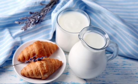 老年人是否应该多喝牛奶 老人喝牛奶的八种禁忌