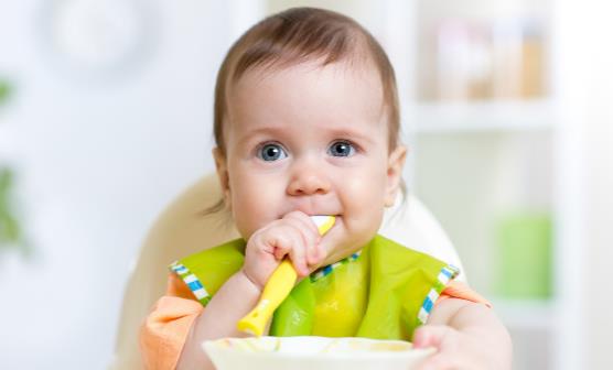 吃饭会影响孩子的一生 大人在饭桌的言行举止对孩子影响大