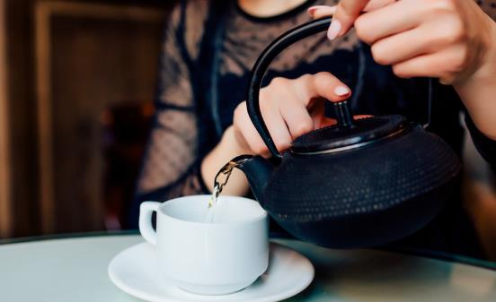 预防和管理餐后低血压问题 餐前喝杯绿茶可防餐后低血压