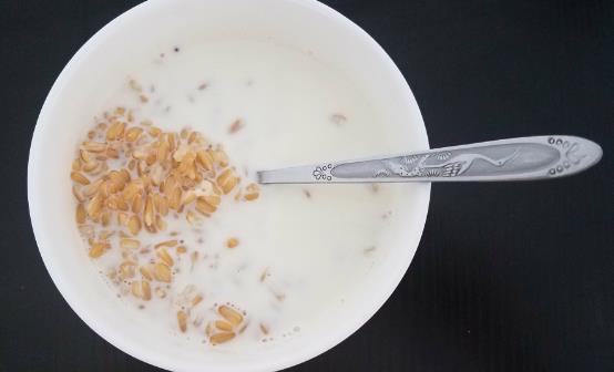 孕中期应掌握少吃多餐的原则 推荐6道简单的夜宵食谱