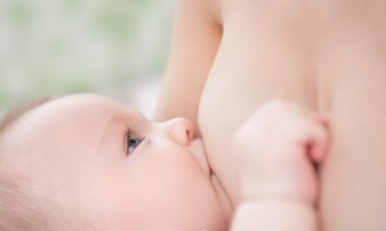 母乳喂养到几岁才最好？至少喂到1岁以后