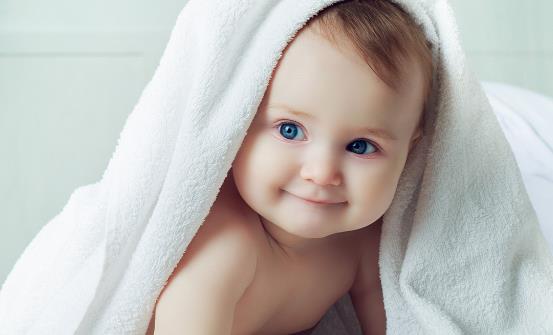 宝宝出现皮肤干燥 防治宝宝皮肤干燥洗澡莫太勤