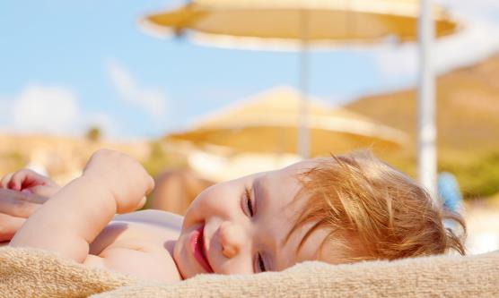 宝宝晒太阳的好处 促进宝宝新陈代谢和生长发育
