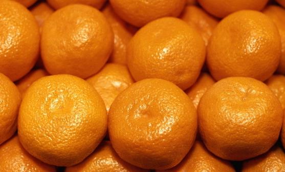 吃橘子清新口气去除口臭 橘子并不是吃的越多越好 