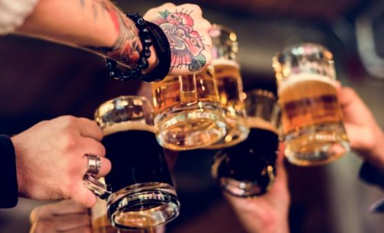 未成年人喝酒有哪些危害 损害大脑影响身体的正常发育