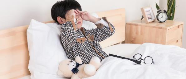 西安普瑞眼科提醒您:疫情宅家,孩子异物入眼应该怎么处理?
