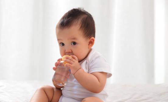 宝宝不喝水有哪些危害 宝宝在哪些情况下最好不要喝水