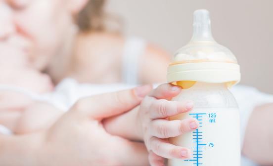 频繁换奶问题多 妈妈给宝宝换奶需注意五个事项