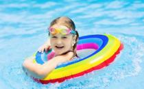 ​孩子多大适合学游泳 儿童在游泳时如何预防溺水