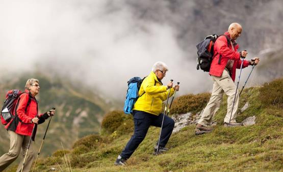 老年人爬山锻炼的好处 中老年人登山不可不知的十件事