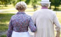 老年人散步好处多多 最适合中老年人的散步方法