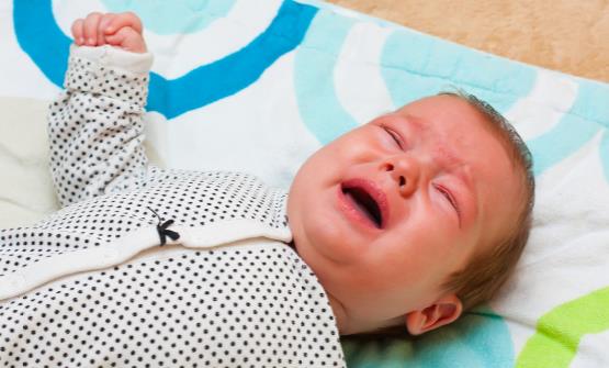 夜奶频繁影响宝宝发育 如何给宝宝断夜奶