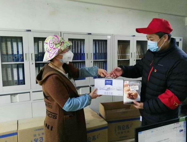 共同战役！西安普瑞眼科向社区捐赠生活物资暖人心