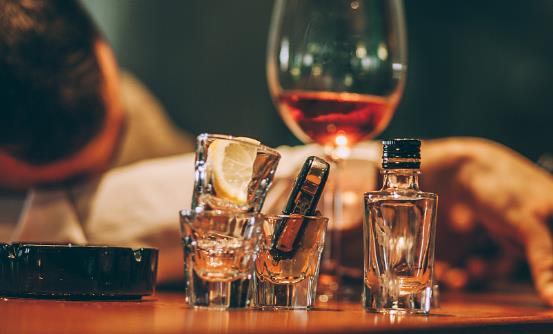 长期酗酒给身体带来10大危害 推荐四种中医戒酒方