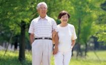 ​老人散步谨记四要领 最适合中老年人的散步方法 