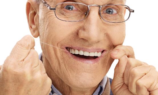 戴假牙并不是一劳永逸的事情 老人戴假牙的注意事项 
