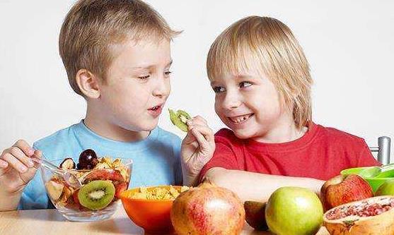 预防孩子积食七分饱益健康 苹果山楂水帮宝宝消积食