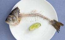 传统处理鱼刺的方法危害大 鱼刺卡喉咙的正确处理方法分享
