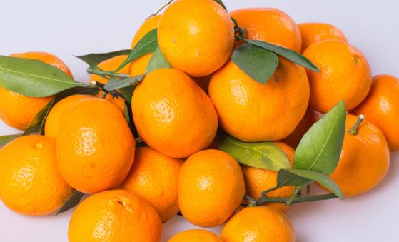 办公室你需要这些小零食来提神 草莓能使人精力充沛