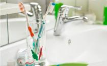 日常牙刷要经常更换 被淘汰的旧牙刷妙用多多