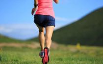 ​跑步锻炼好处多 做到七点跑步不伤膝能壮膝