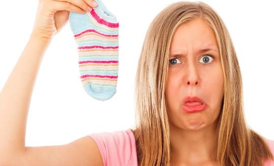 突发性脚臭的原因 预防脚臭少吃辛辣的食物控制情绪