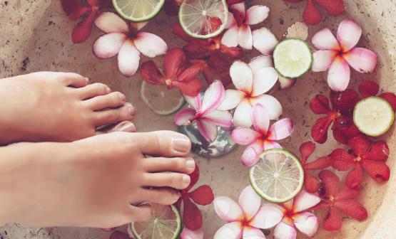 突发性脚臭的原因 预防脚臭少吃辛辣的食物控制情绪